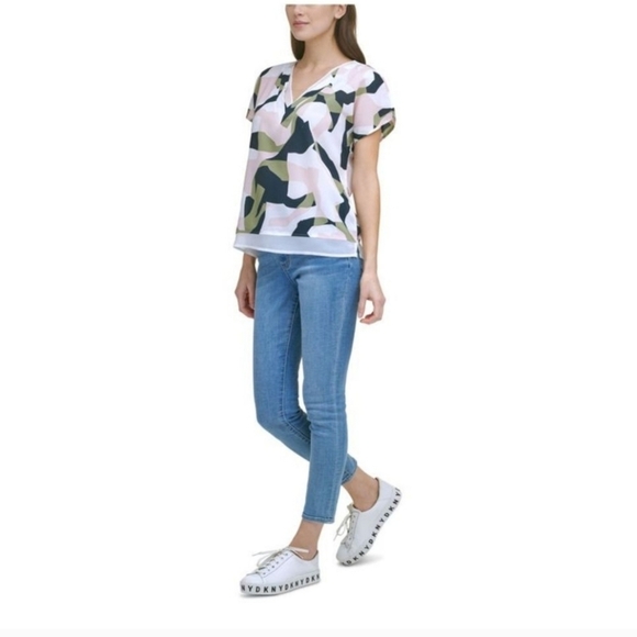 Reg $70 DKNY Womens White Sheer Layer Detail Printed Short Sleeve V Neck… - Picture 1 of 5